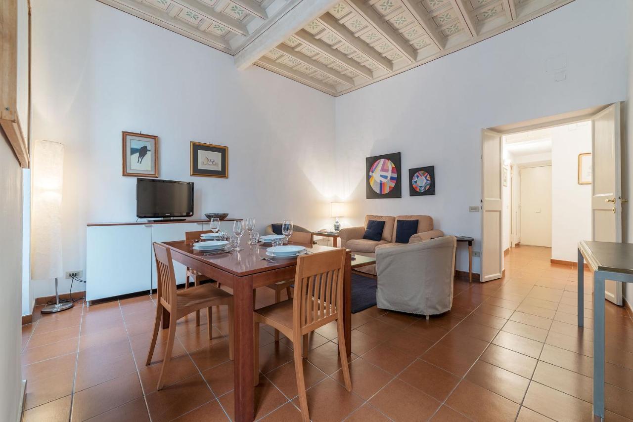 Apartamento History And Modernity Meet By Fromhometorome