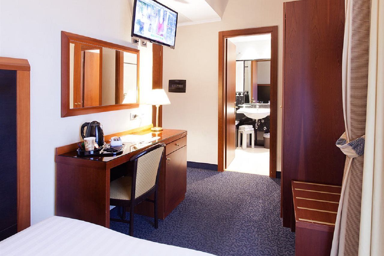 The Smooth 4* Roma