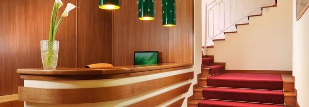 Hotell La Rocchetta 3*