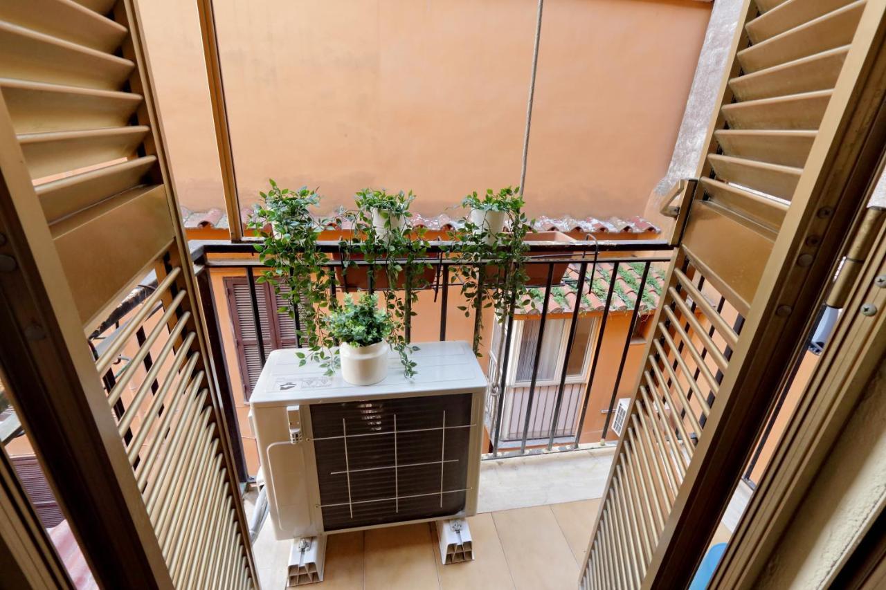 Urbana Apartment Rom
