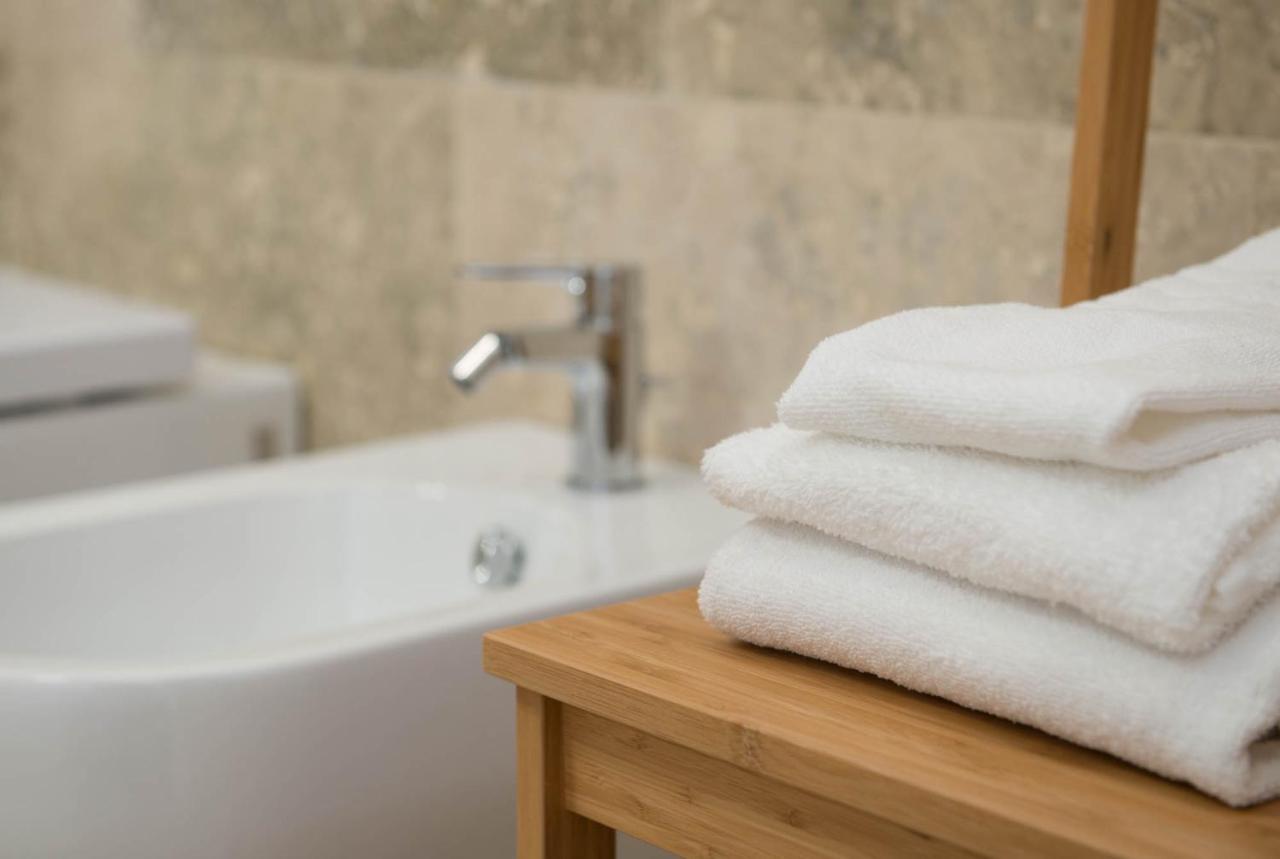 Suite Deal Rom
