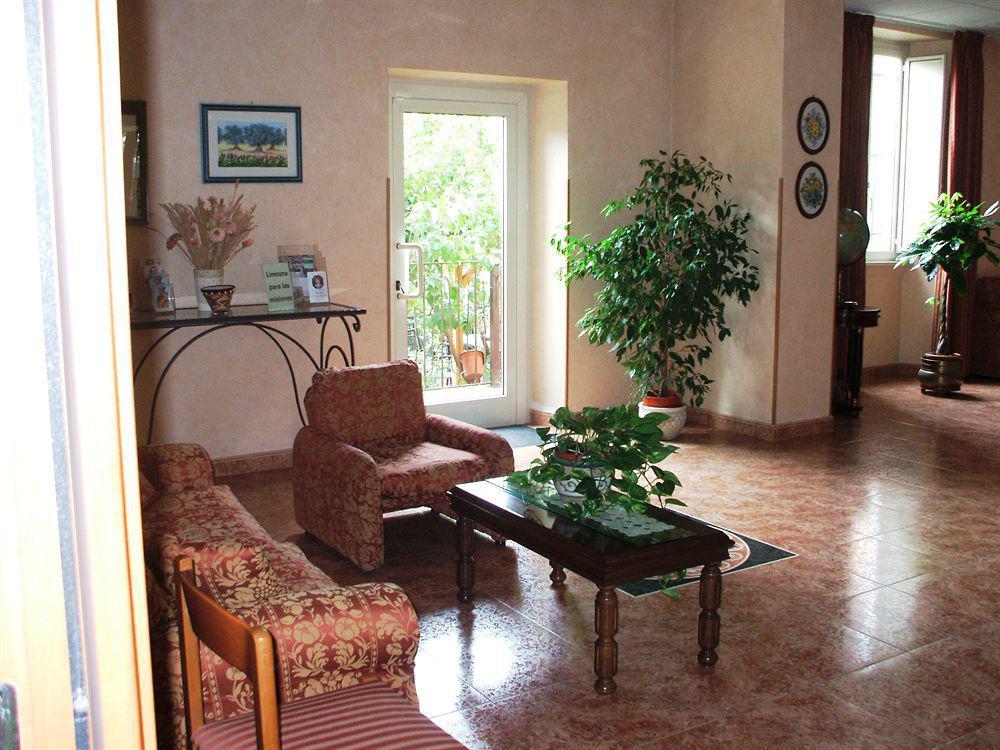 Maria Rosa Molas - Casa Per Ferie 3* Roma