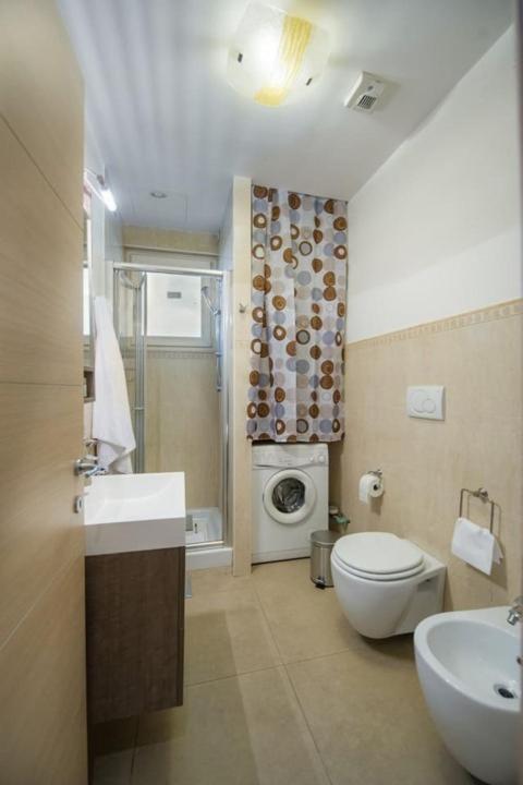 Iflat Sleek Apt In Testaccio Near Ostiense Train Station Appartamento