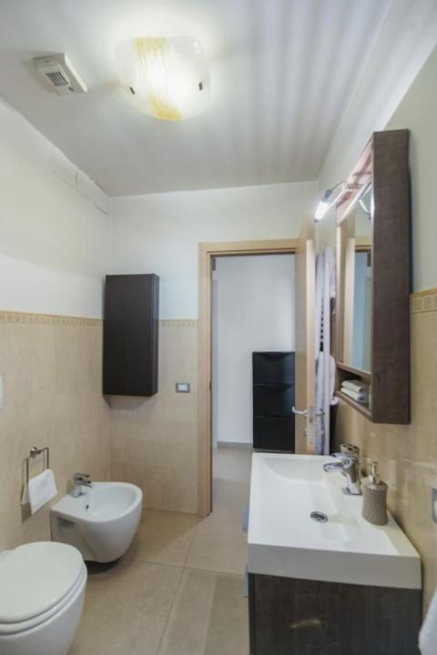 Iflat Sleek Apt In Testaccio Near Ostiense Train Station Appartamento *