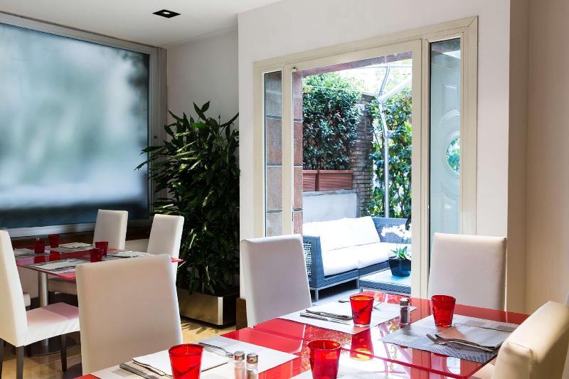 Hotel Hilton Garden Claridge 4*