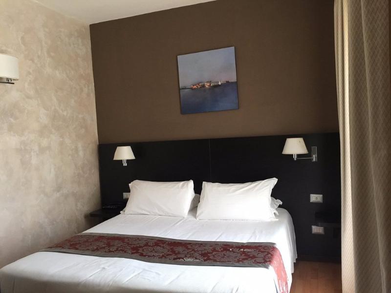 Regal Park Hotell