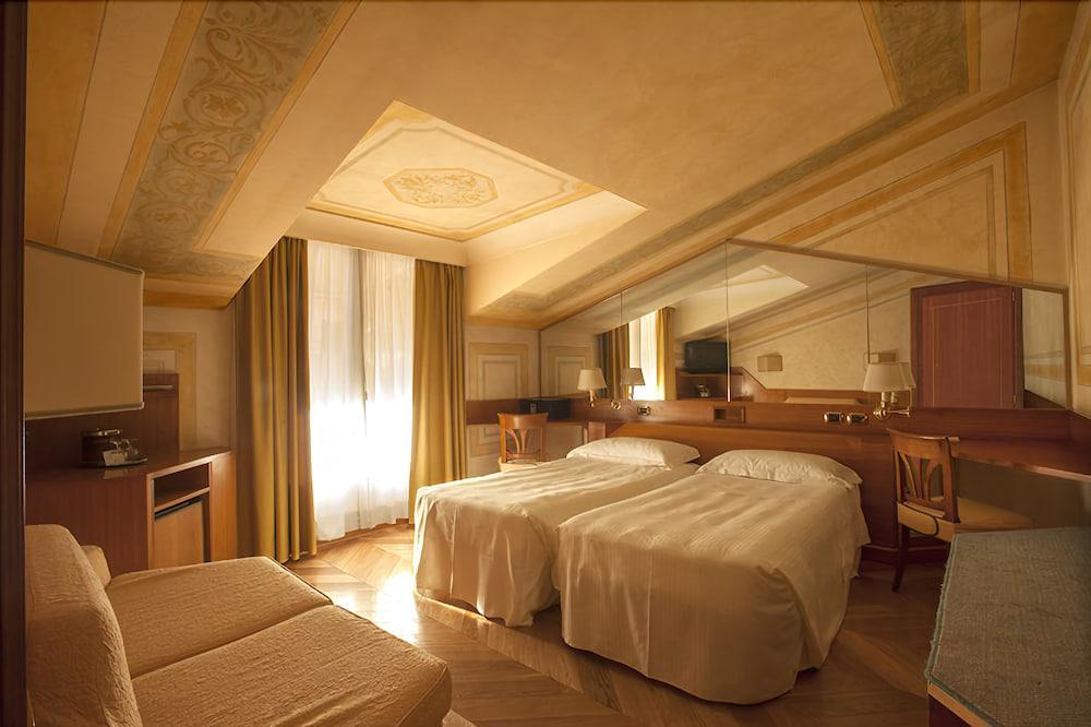 Sant' Anna Hotel 3*