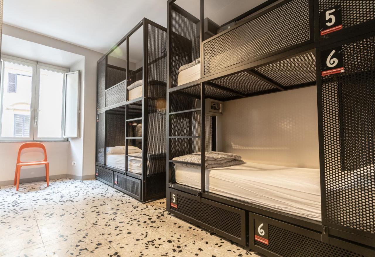 Yellowsquare Albergue *